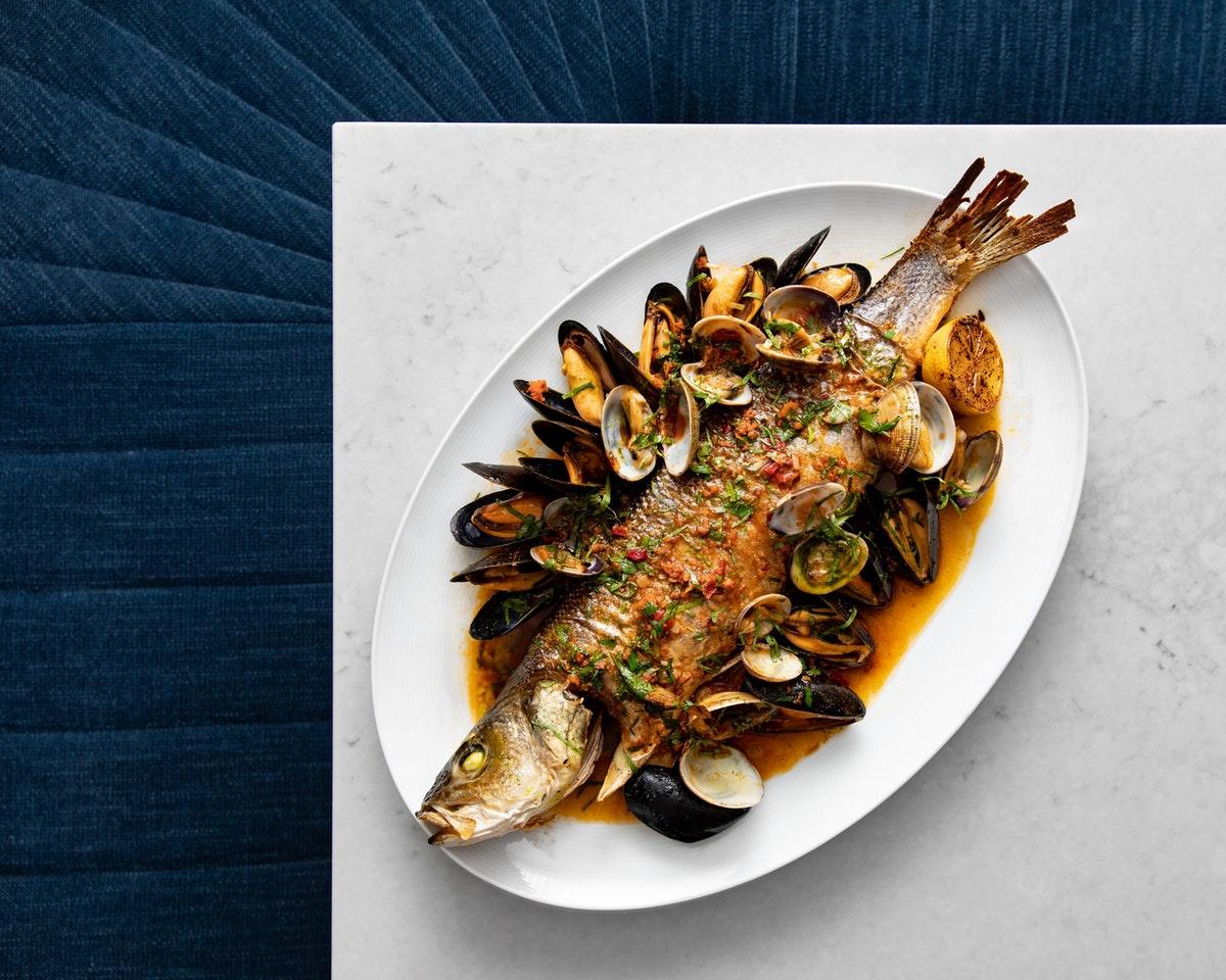 Middle Eight - Covent Garden - Preferred Hotels And Resorts London Bagian luar foto A whole turbot prepared with mussels