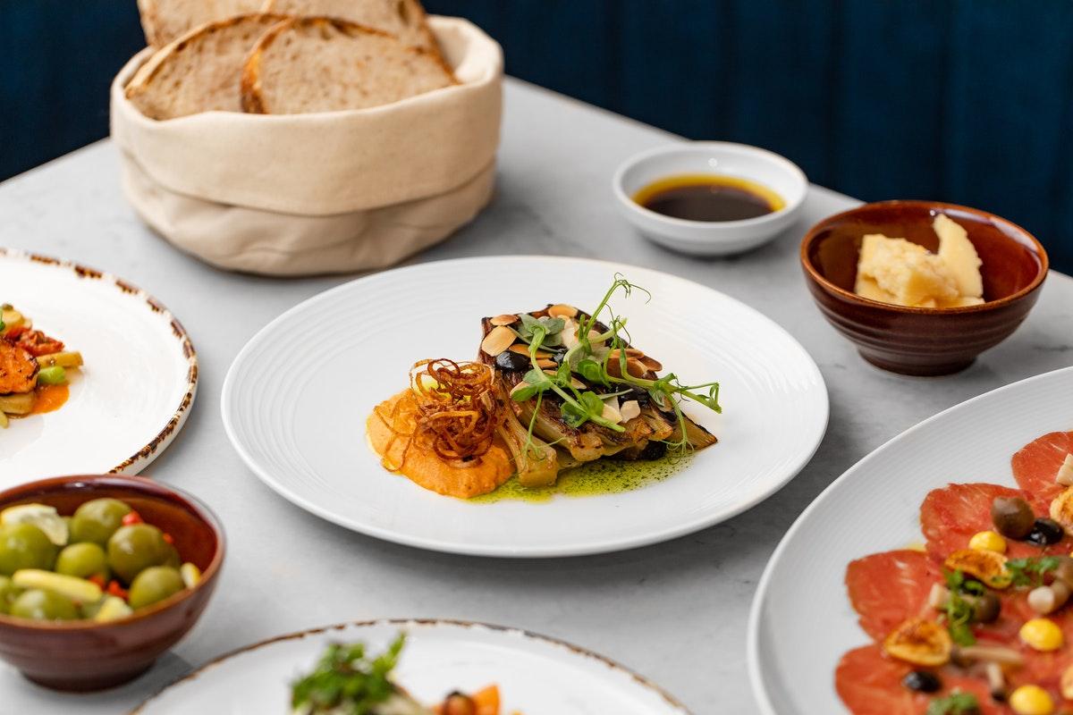 Middle Eight - Covent Garden - Preferred Hotels And Resorts London Bagian luar foto A selection of dishes at the restaurant