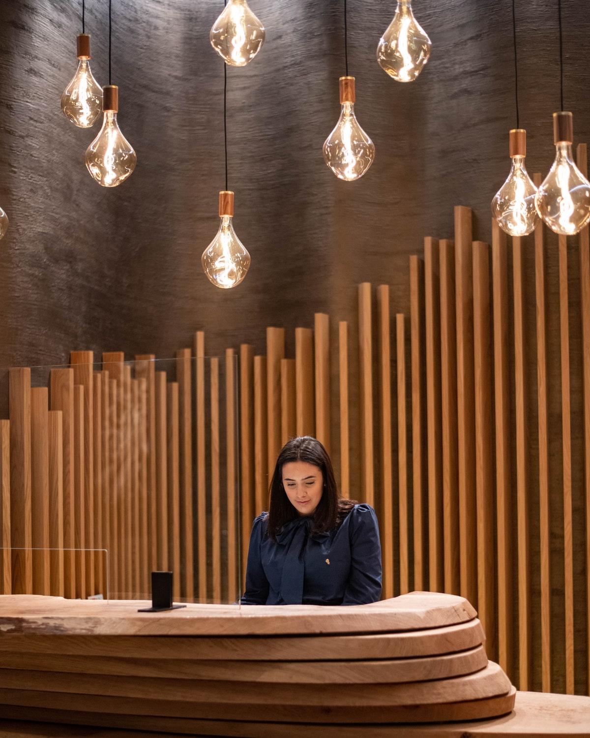 Middle Eight - Covent Garden - Preferred Hotels And Resorts London Bagian luar foto A woman praying in a church