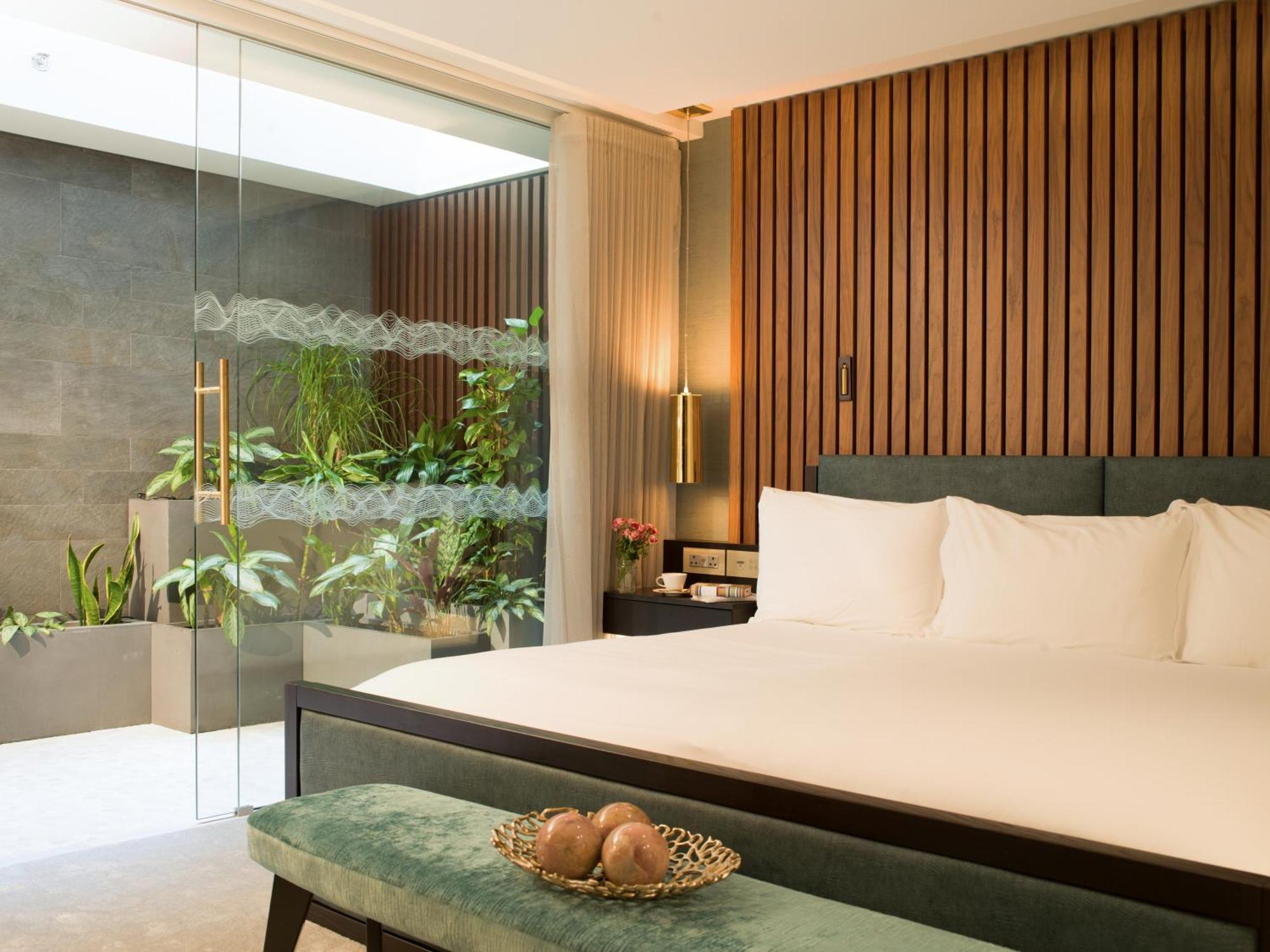 Middle Eight - Covent Garden - Preferred Hotels And Resorts London Bagian luar foto A bedroom at The Park, Hyderabad